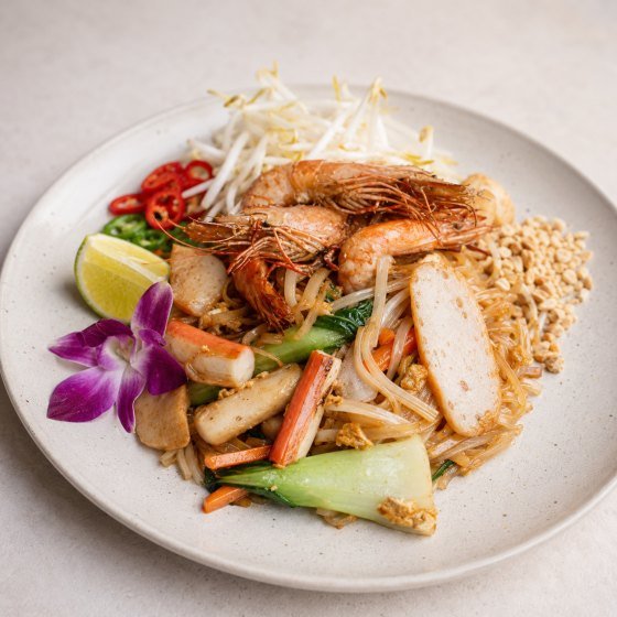 Pad thai with prawns